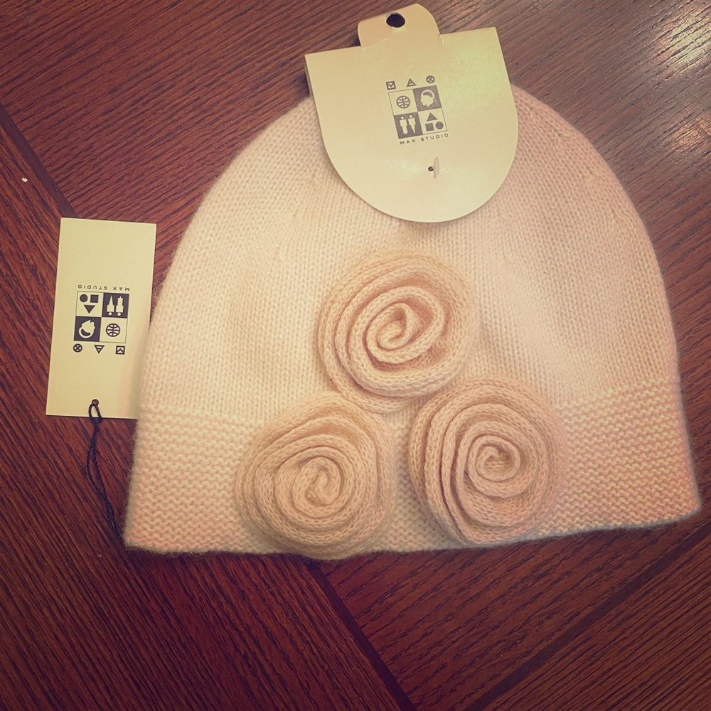 Adorable 100% cashmere winter hat